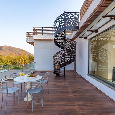 Stayvista'S Bella Dream - Mountain-View With Outdoor Pool, Lawn Featuring A Gazebo & Indoor Games Удайпур Экстерьер фото