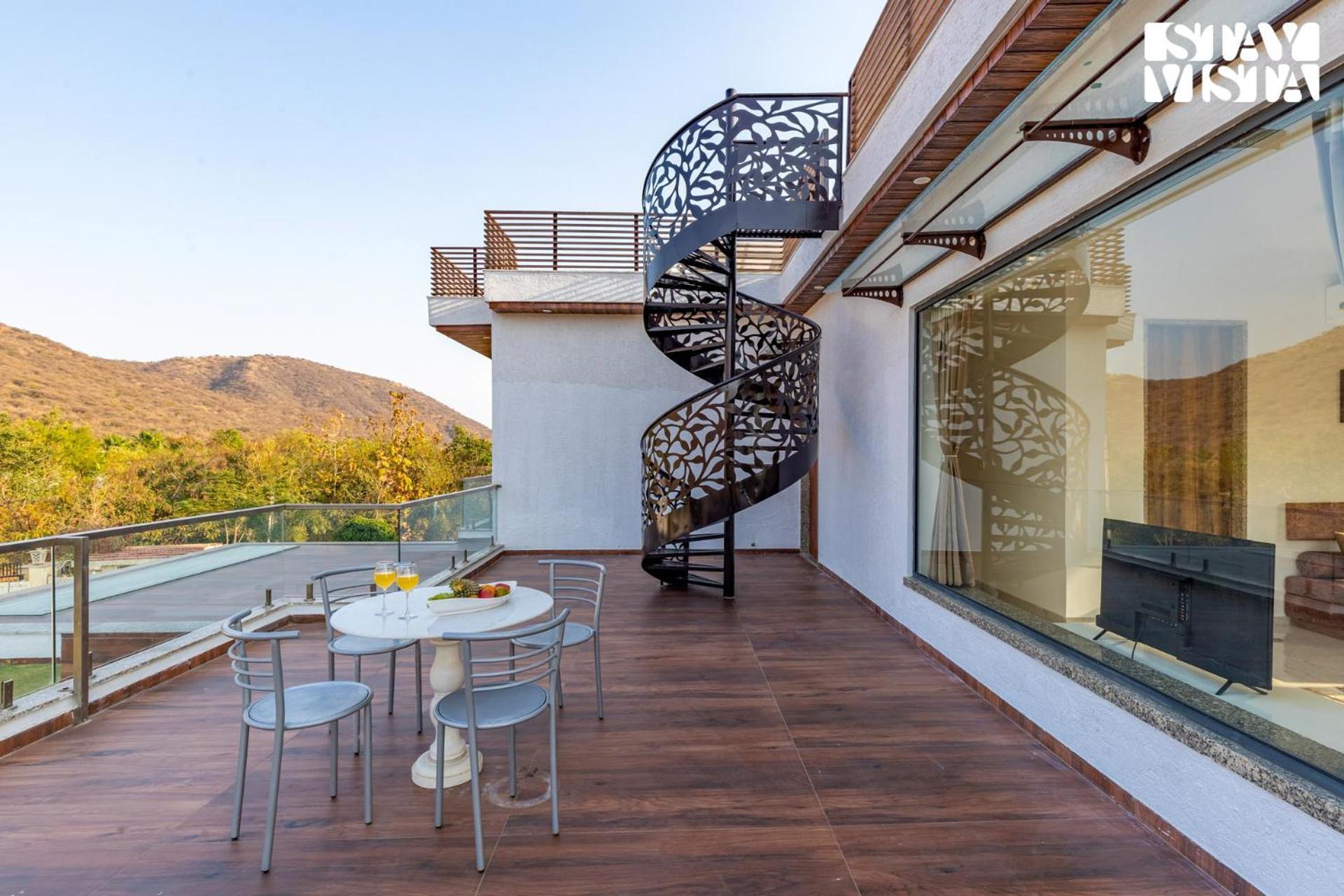 Stayvista'S Bella Dream - Mountain-View With Outdoor Pool, Lawn Featuring A Gazebo & Indoor Games Удайпур Экстерьер фото