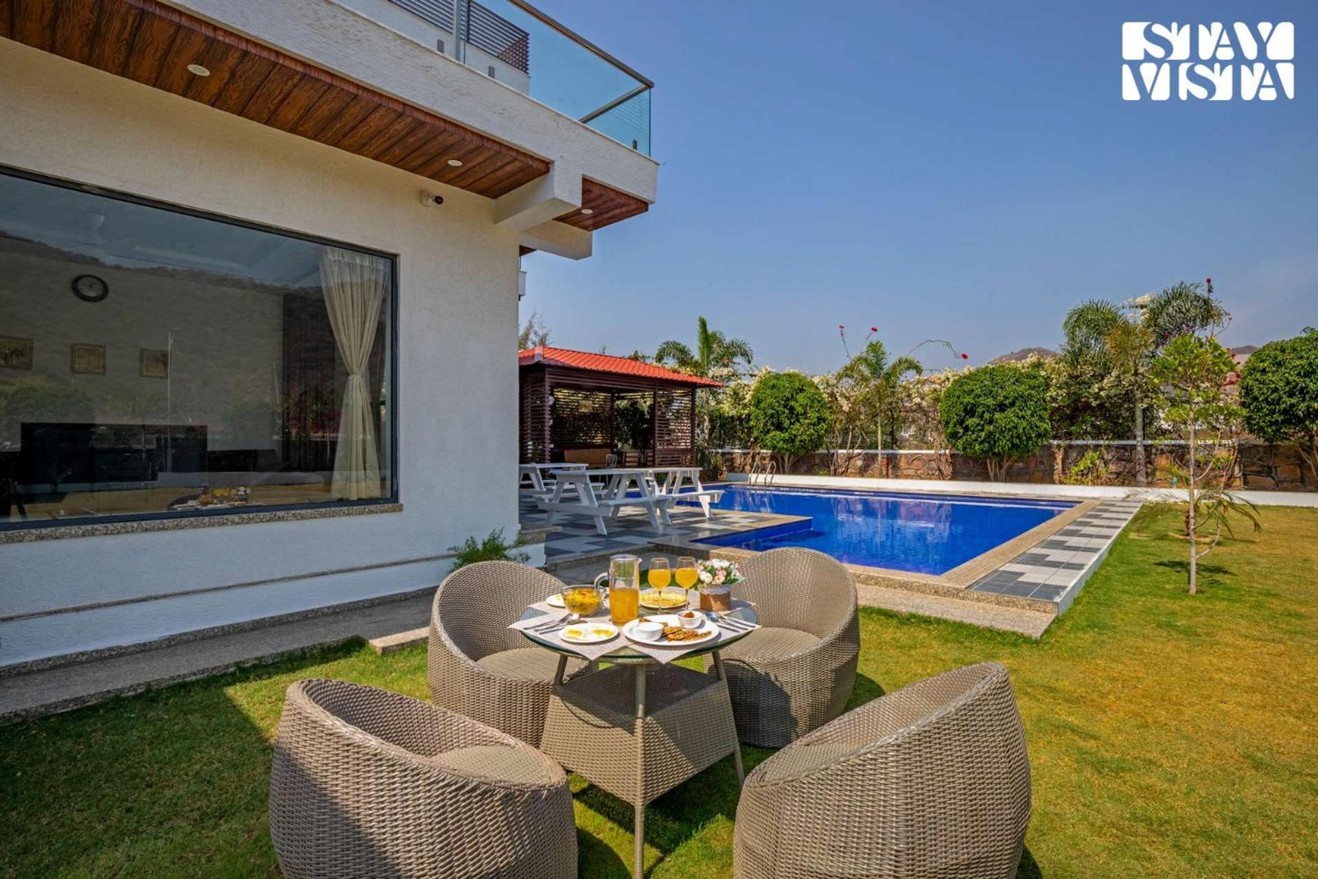 Stayvista'S Bella Dream - Mountain-View With Outdoor Pool, Lawn Featuring A Gazebo & Indoor Games Удайпур Экстерьер фото